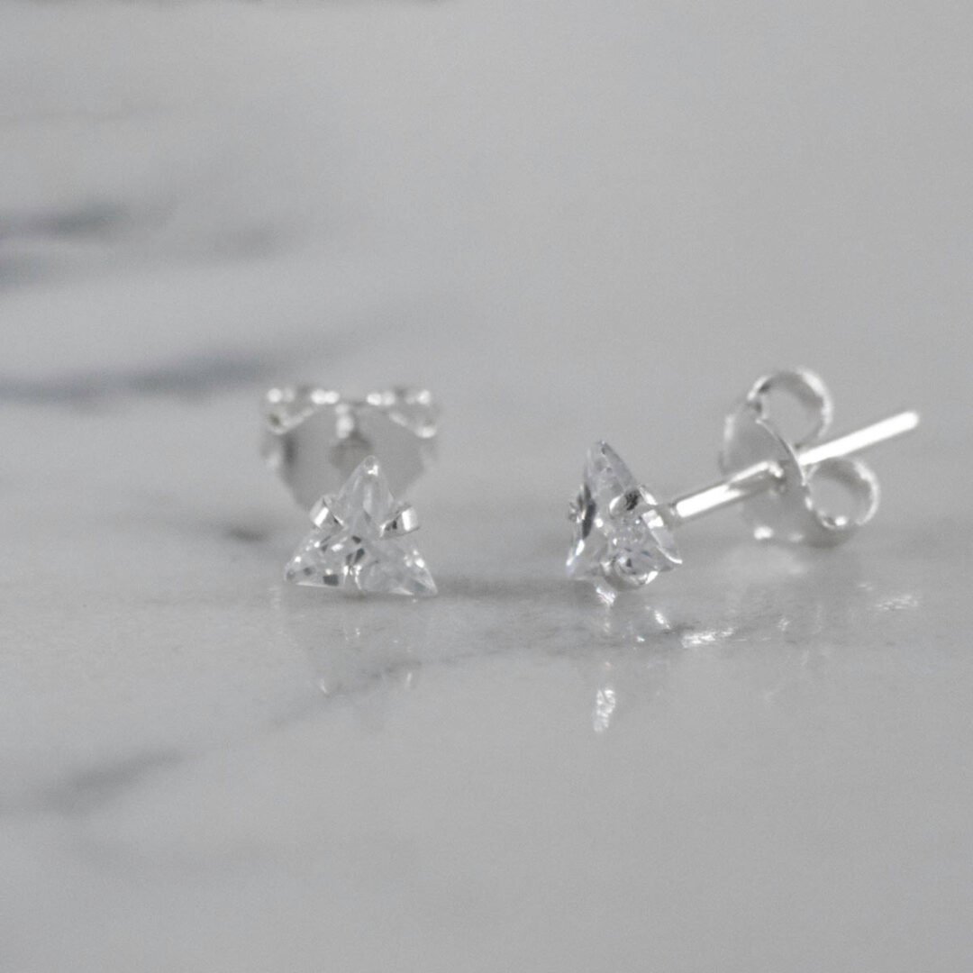 TOPO TRIANGULO CRISTAL 4MM