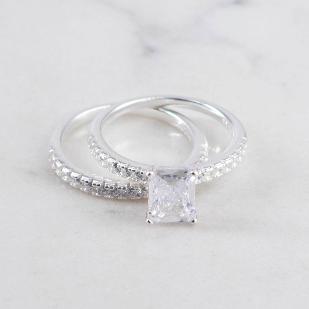 ANILLO SOLITARIO CIRCON CUADRADO BANDA CIRCONES